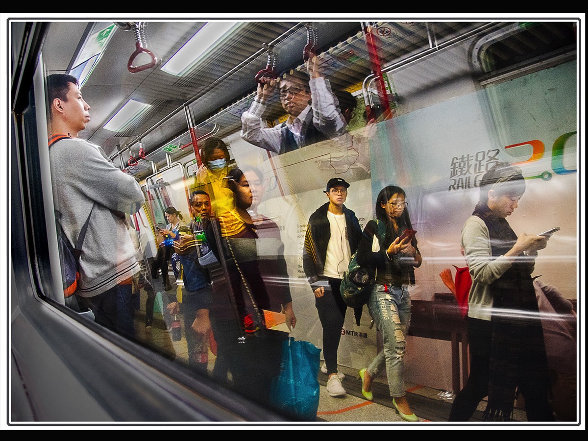 Disconnected Commuters on the MTR